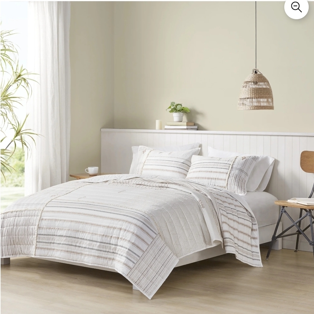 INK+IVY Salar Contemporary Cotton Printed Coverlet Set with Trims in Natural